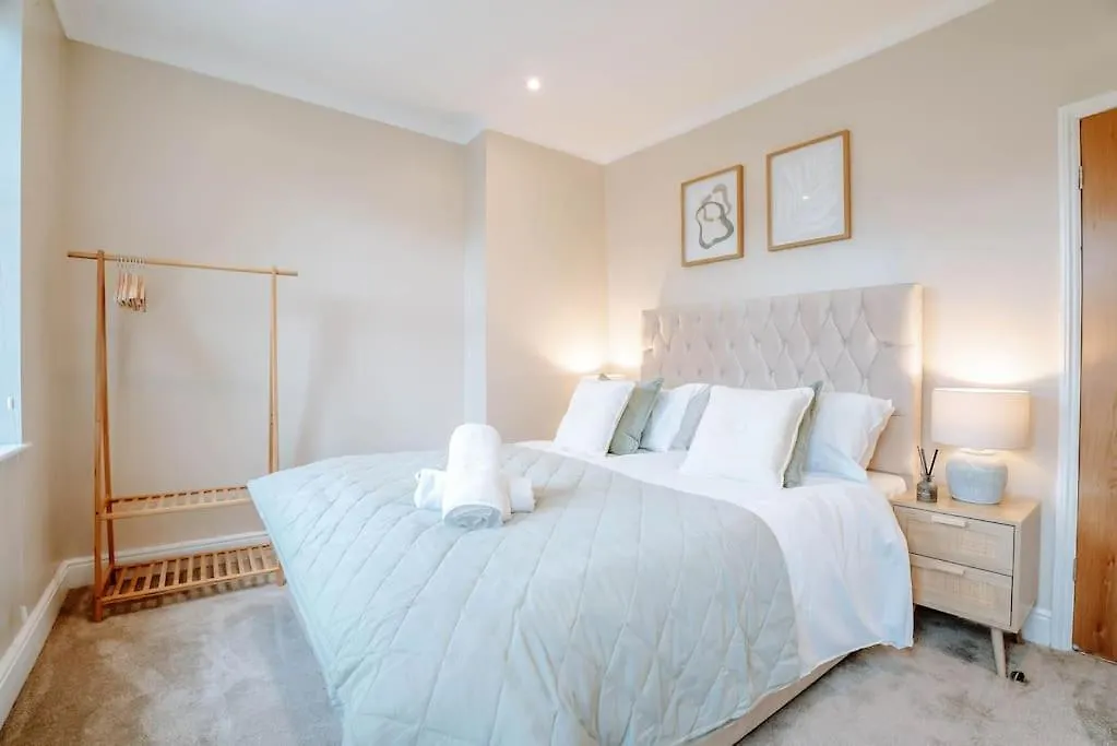 Newly Refurbished 3 Bedroom Townhouse Free Parking Harrogate Storbritannien