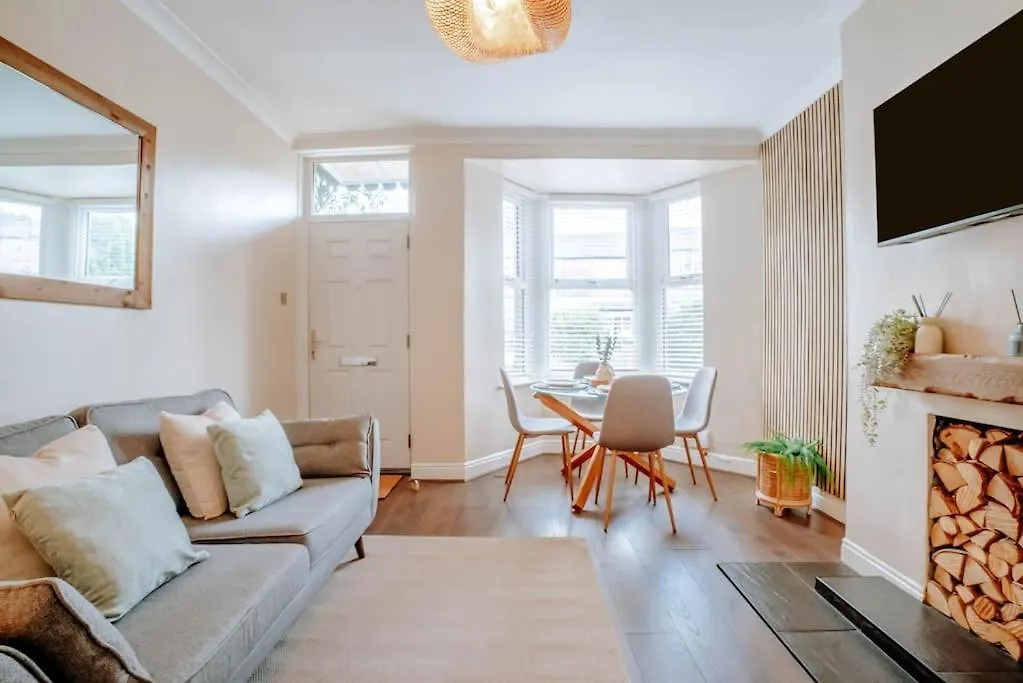 Newly Refurbished 3 Bedroom Townhouse Free Parking Harrogate 0*,  Storbritannien