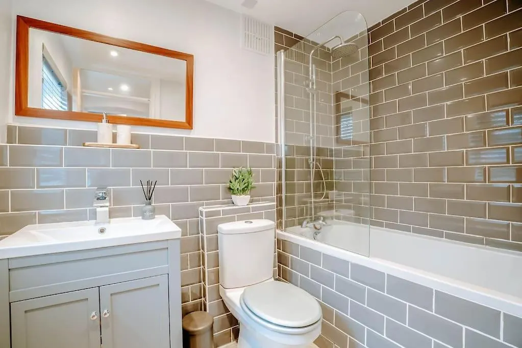 Newly Refurbished 3 Bedroom Townhouse Free Parking Harrogate
