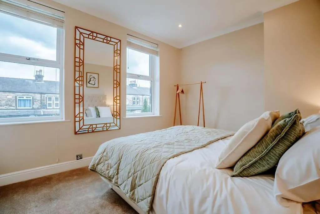 Newly Refurbished 3 Bedroom Townhouse Free Parking Harrogate