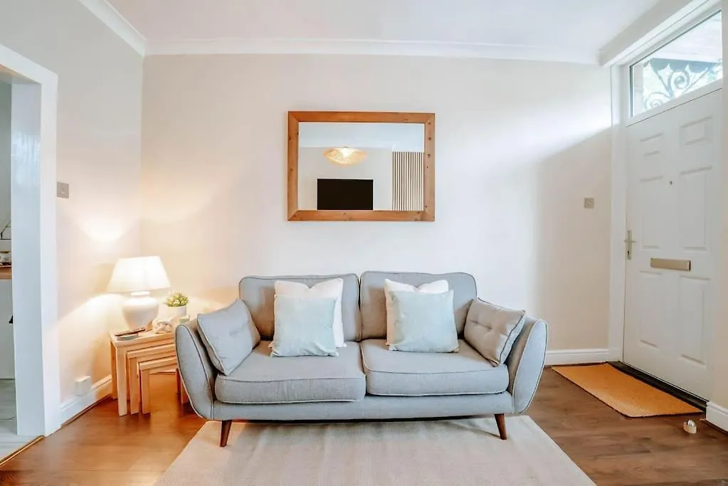 Newly Refurbished 3 Bedroom Townhouse Free Parking Harrogate Semesterbostad