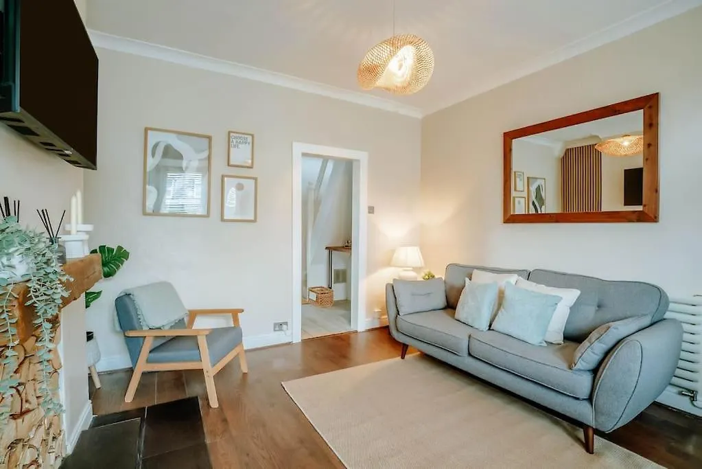 Newly Refurbished 3 Bedroom Townhouse Free Parking Harrogate
