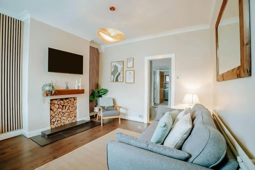 Newly Refurbished 3 Bedroom Townhouse Free Parking Harrogate