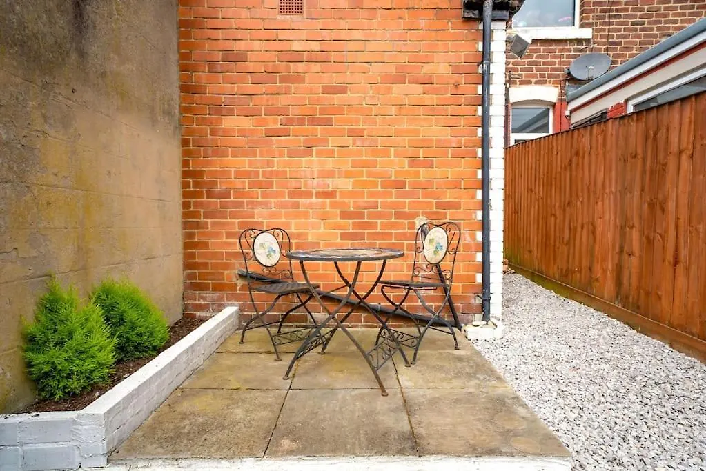 Newly Refurbished 3 Bedroom Townhouse Free Parking ハロゲート 別荘
