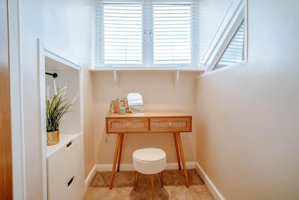 Newly Refurbished 3 Bedroom Townhouse Free Parking ハロゲート