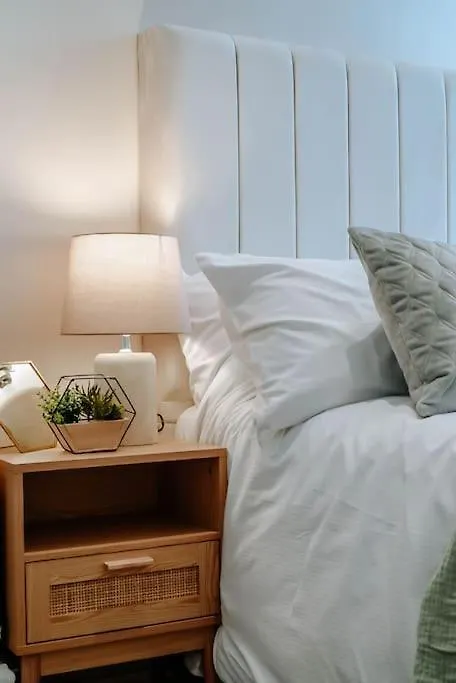 Newly Refurbished 3 Bedroom Townhouse Free Parking ハロゲート 0*,  イギリス
